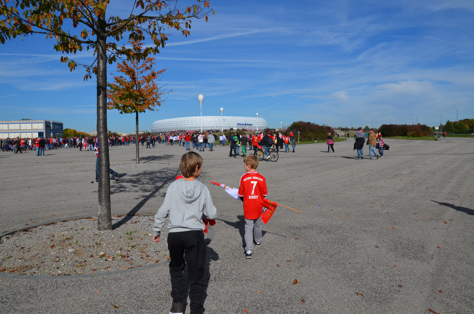 Die Nachwuchs-Fans strömen ins Stadion