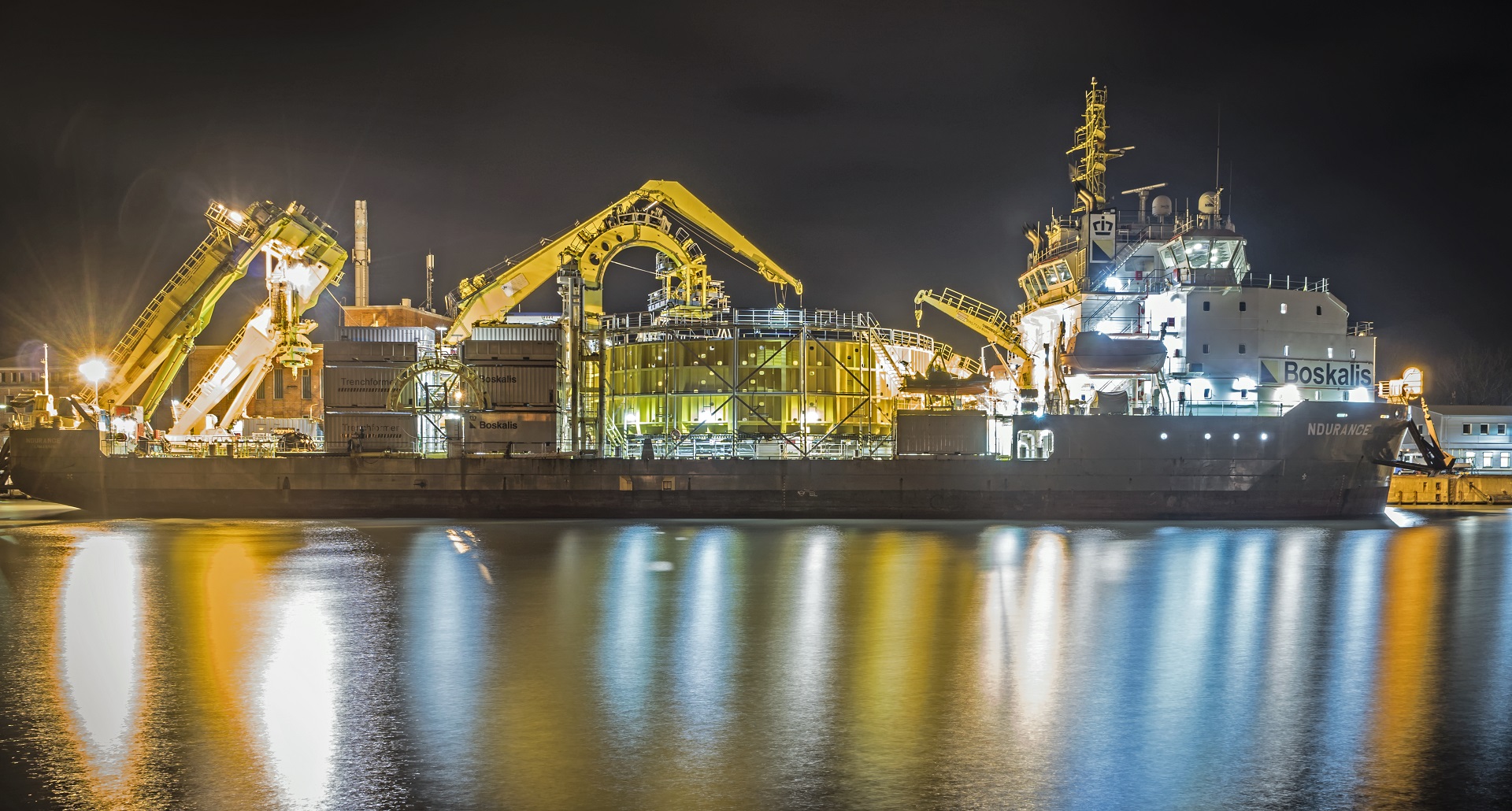 Die "NDURACE" am Abend bei den Motorenwerken in Bremerhaven