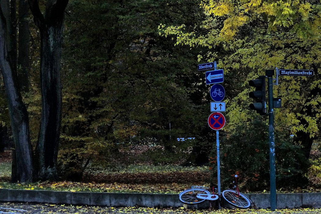 Die Nebensächkeit beim Abstellen des Fahrrades