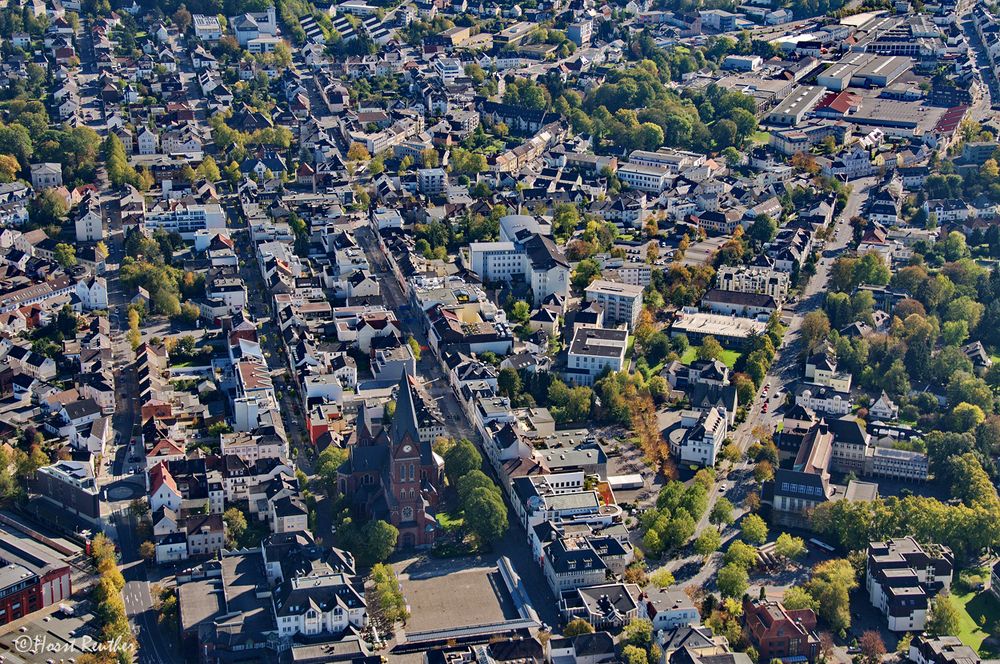 Die Neheimer Innenstadt mit dem Sauerländer Dom.