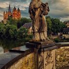 Die Nepomukstatue auf der alten Lahnbrücke in Limburg