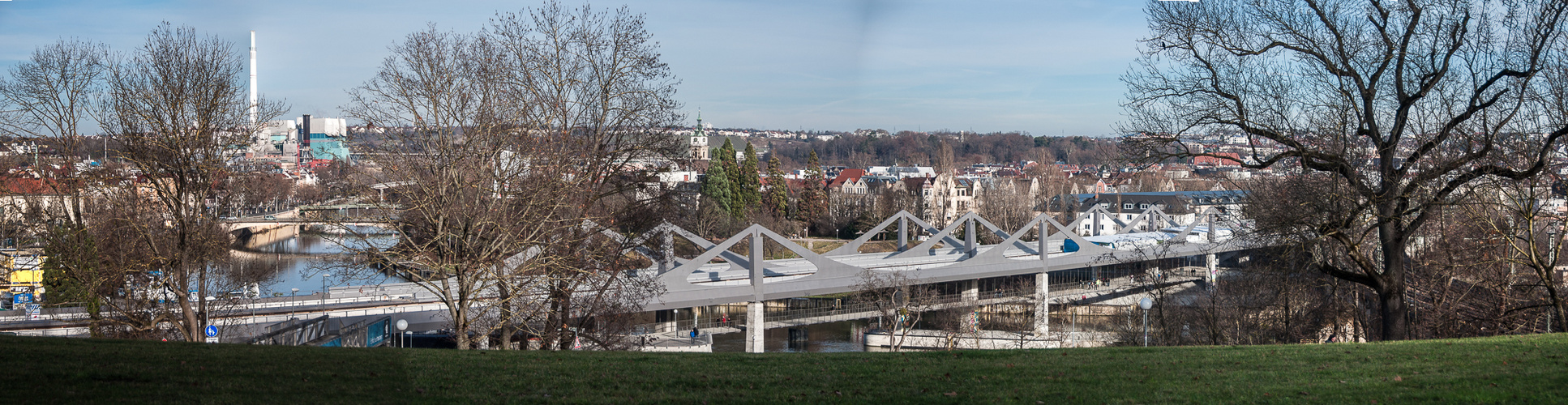 die neue Eisenbahnbrücke über den Neckar