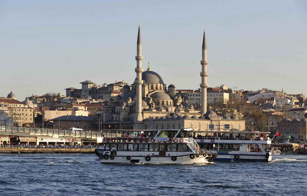 Die Neue Moschee steht in der Altsstadt gegenüber der Galata Brücke