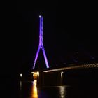 Die neue Niederrhein-Brücke in Wesel bei Nacht