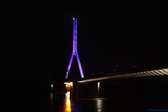 Die neue Niederrhein-Brücke in Wesel bei Nacht