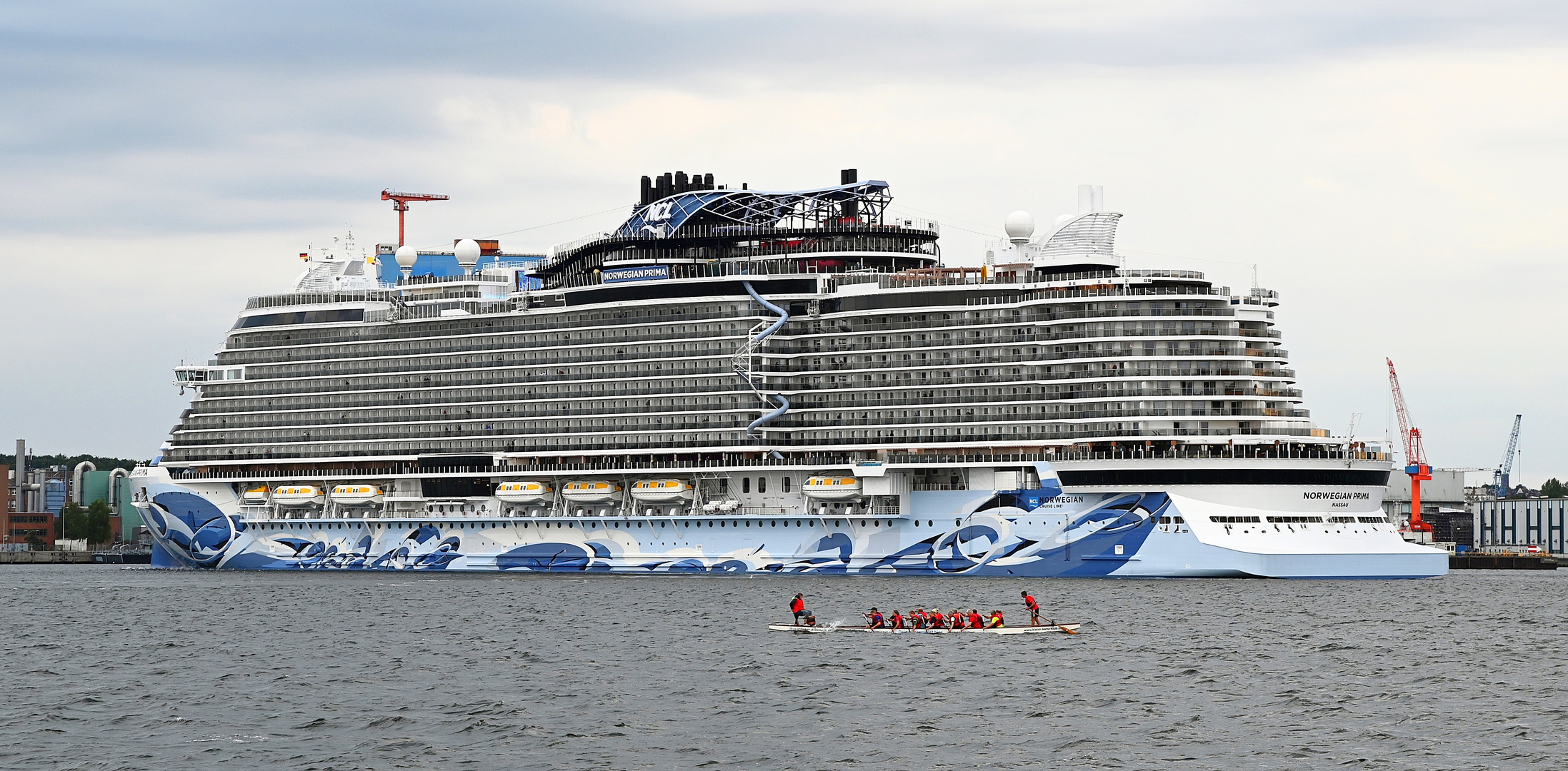 Die neue NORWEGIAN PRIMA erstmals im Kieler Hafen