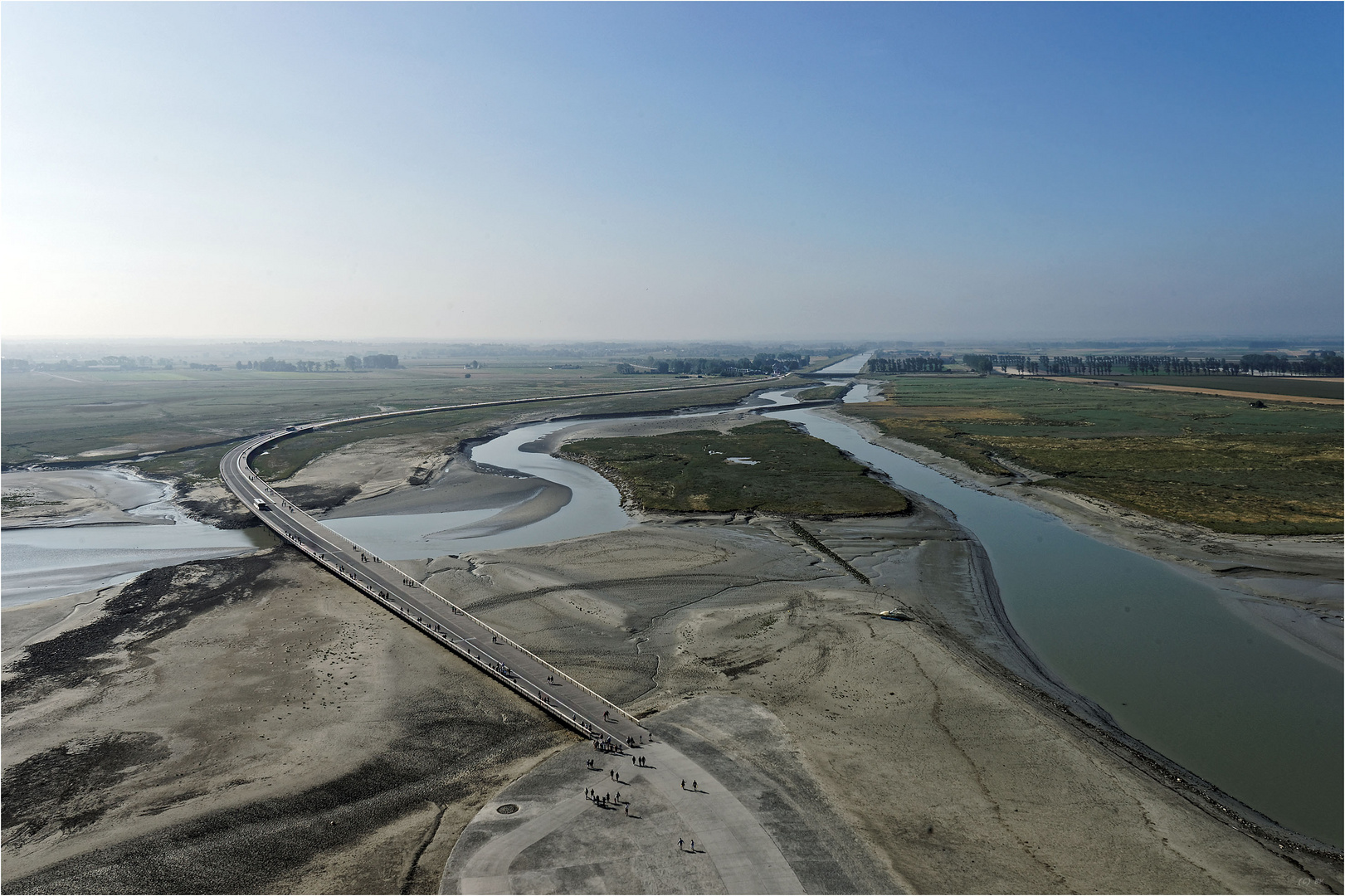 Die neue Stelzenbrücke zum Mont-Saint-Michel