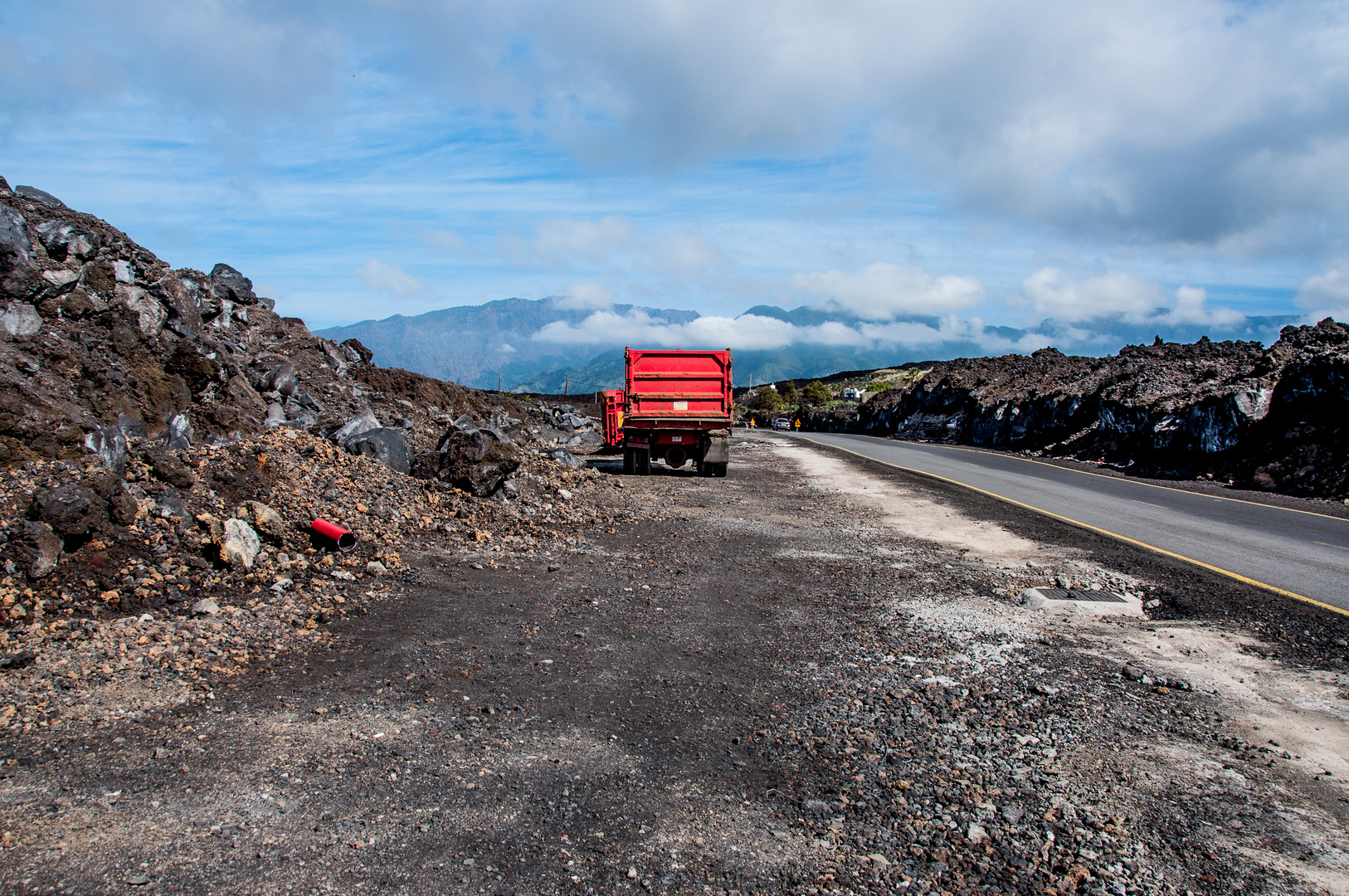 die neue Straße durchs Lavafeld