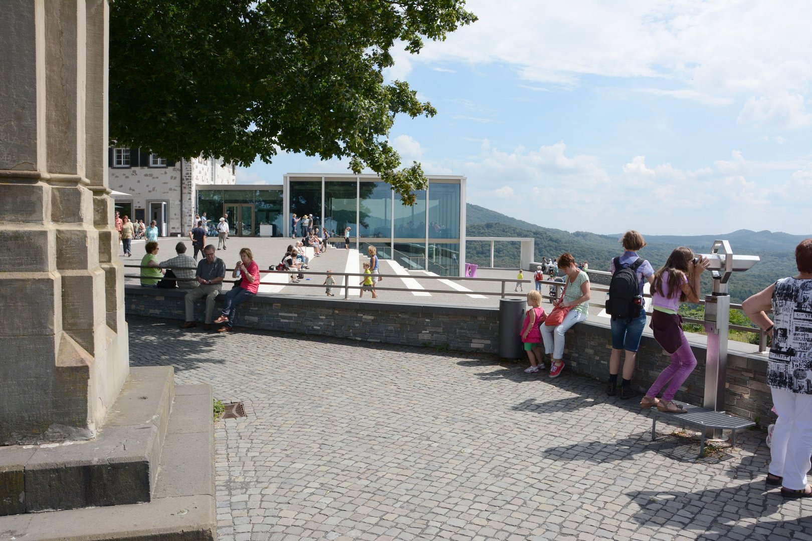 Die neue Terrassenanlage auf dem Drachenfels