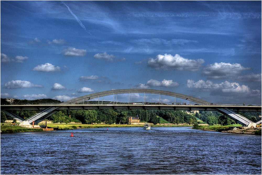 die neue Waldschlößchenbrücke