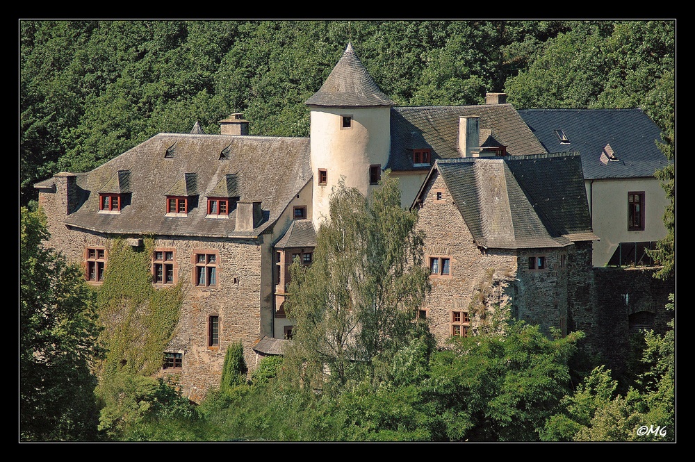 Die Neuerburg in der Eifel...