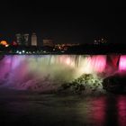 Die Niagara Falls bei Nacht