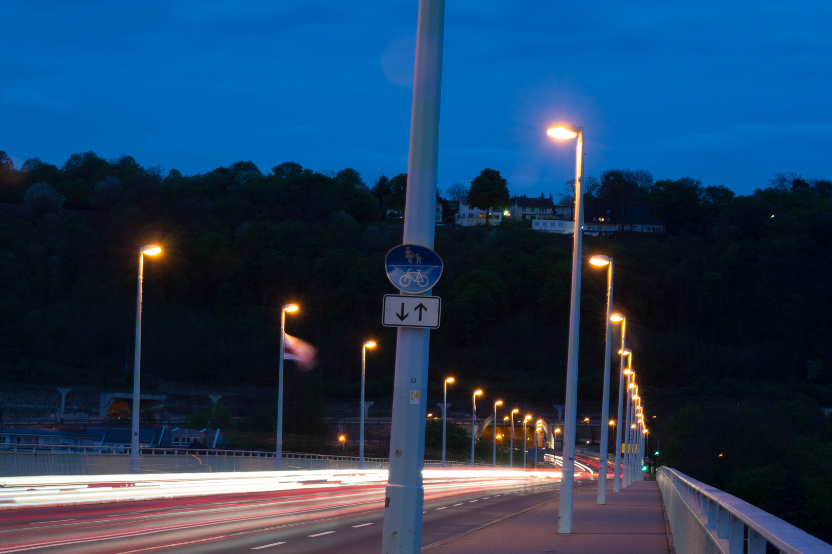 Die nie schlafende Brücke