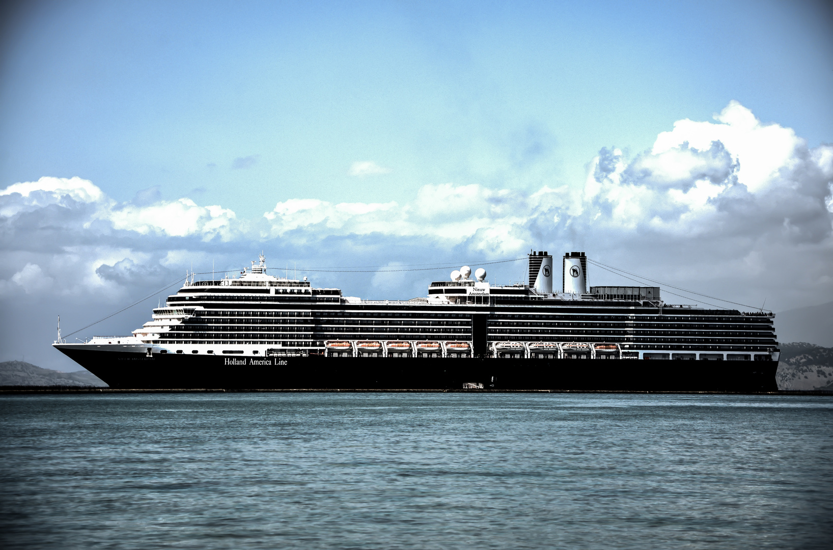 Die Nieuw Amsterdam im Hafen von Kerkyra