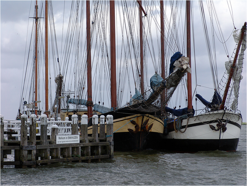 Die *Nil Desperandum* angelegt in Enkhuizen