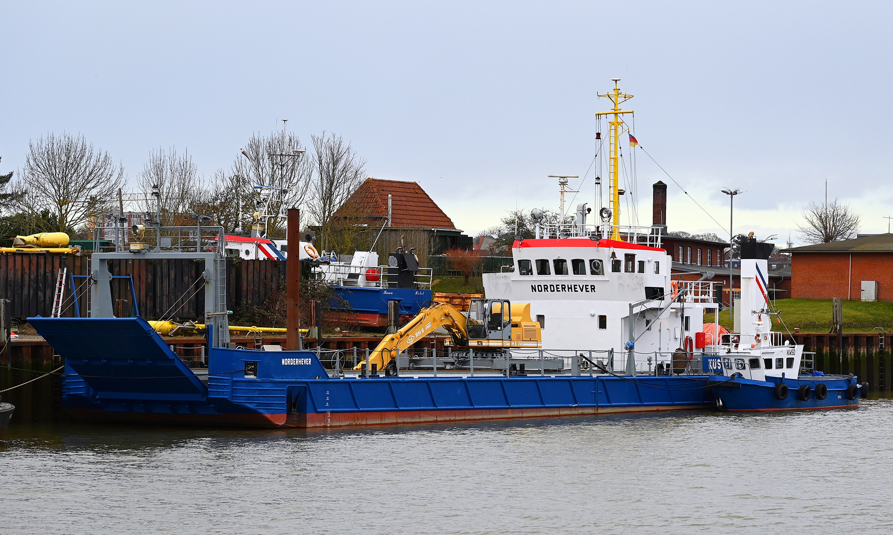 Die NORDERHEVER am Betriebshof  Liegeplatz im Husumer Hafen