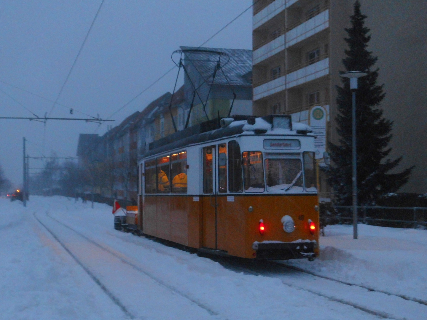 Die Nordhäuser Winterdienst Straßenbahn ist wieder unterwegs.