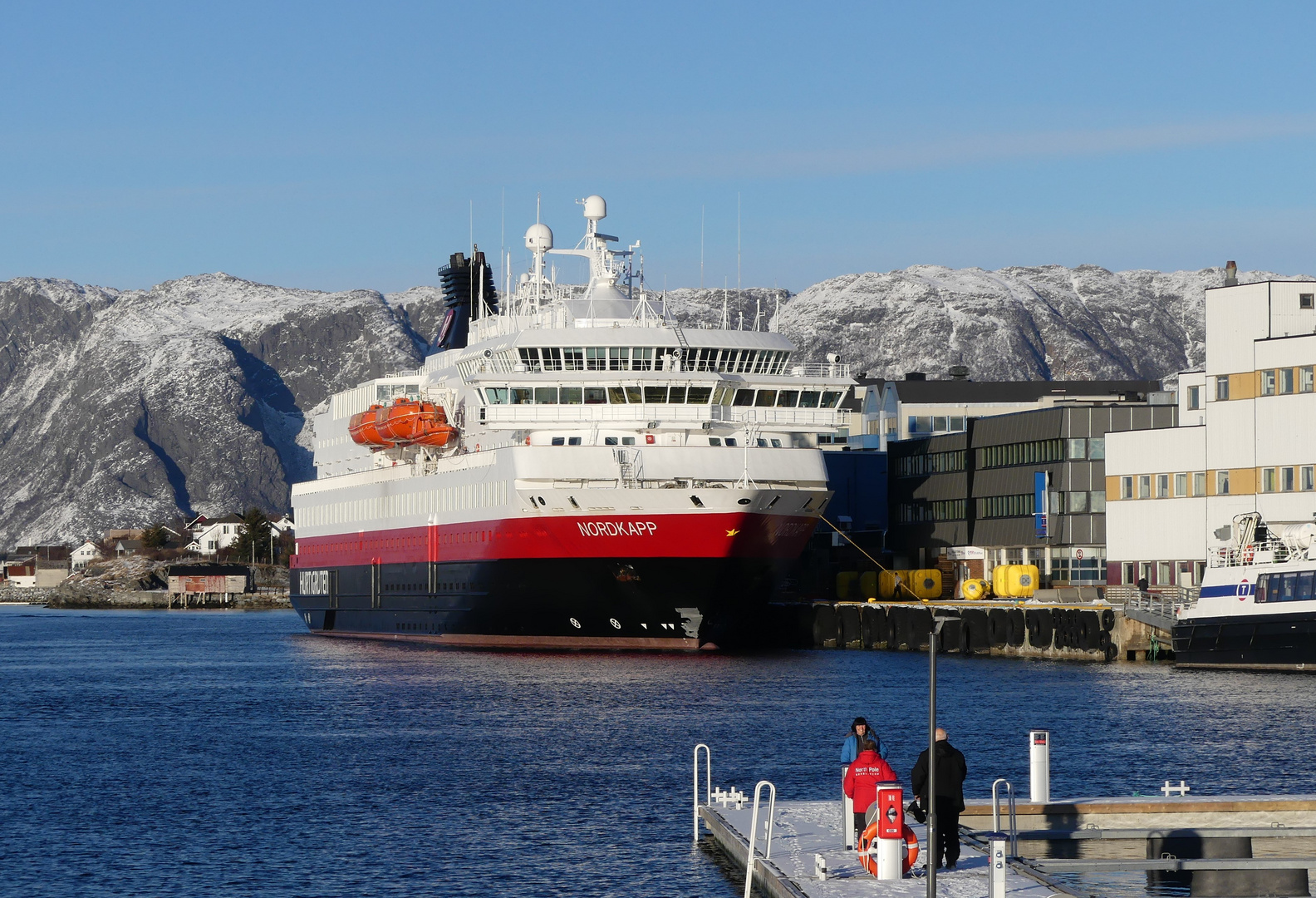 Die Nordkapp im Hafen von Brönnöysund