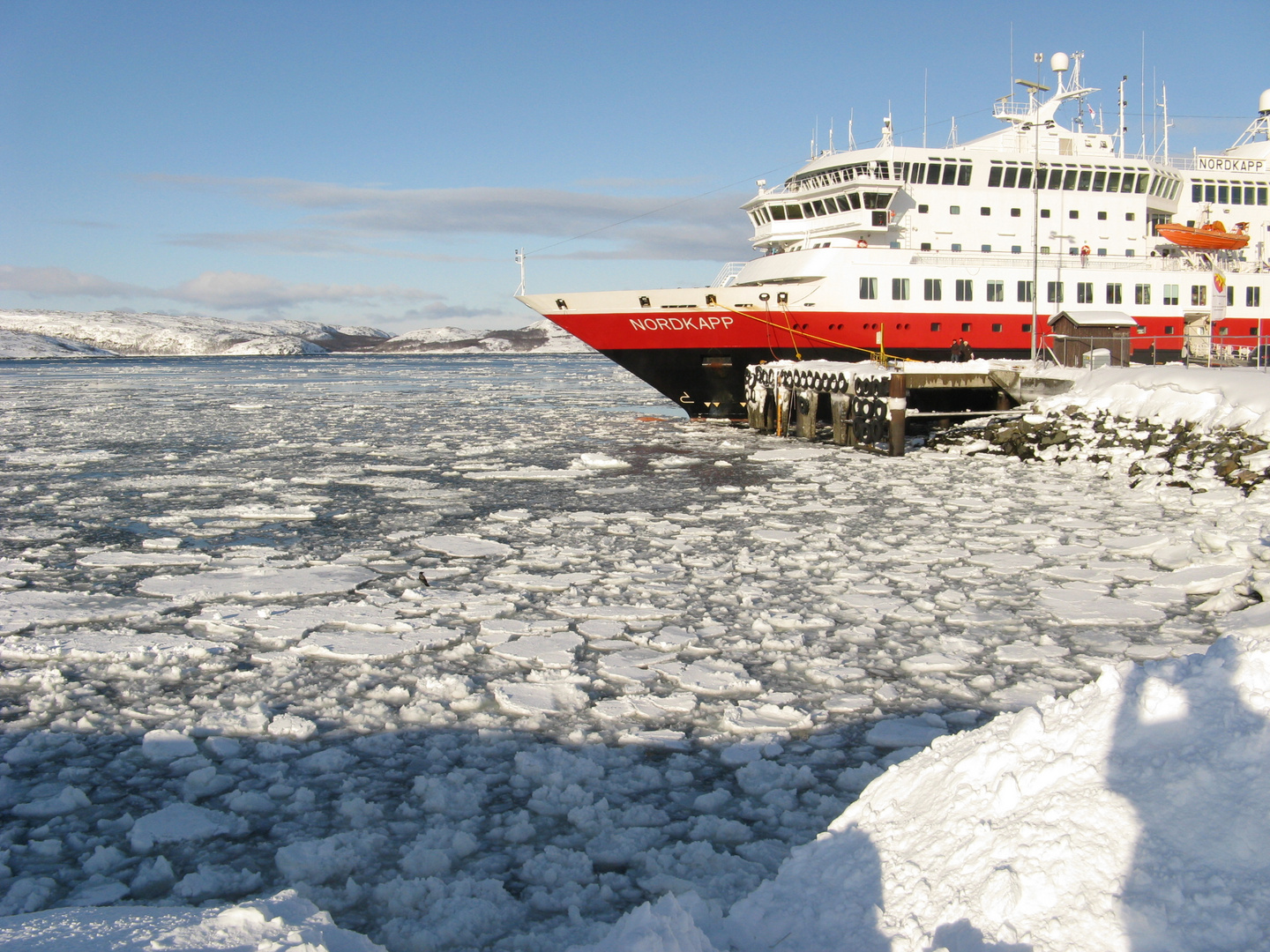 Die Nordkapp im Hafen von Kirkenes