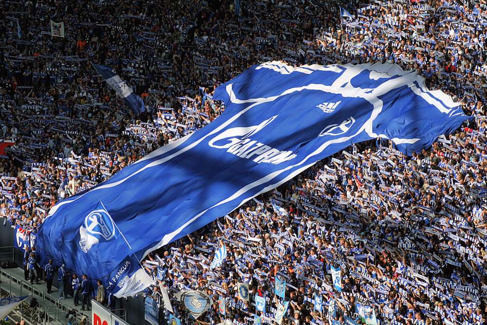 Die "Nordkurve" in der Veltins Arena auf Schalke