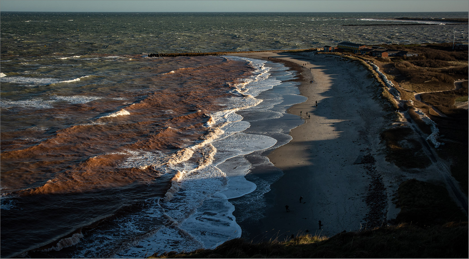 Die Nordseewellen haben die Farbe   . . ..