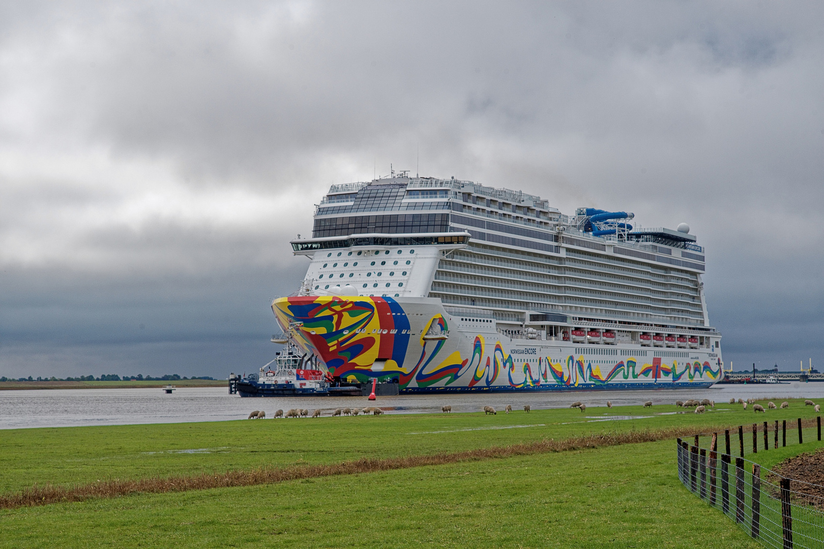 die Norwegian Encore....