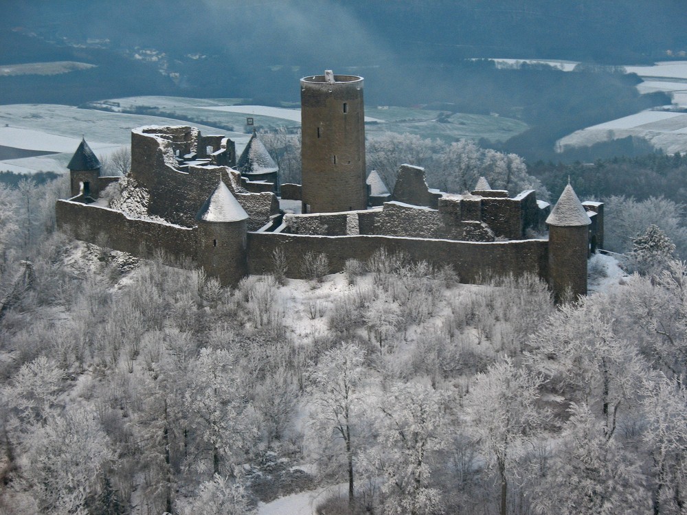 Die Nürburg.....................mal im Winterschlaf