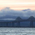 Die Oakland Brücke im Nebel