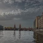 Die Oberbaumbru?cke vom Wasser aus 