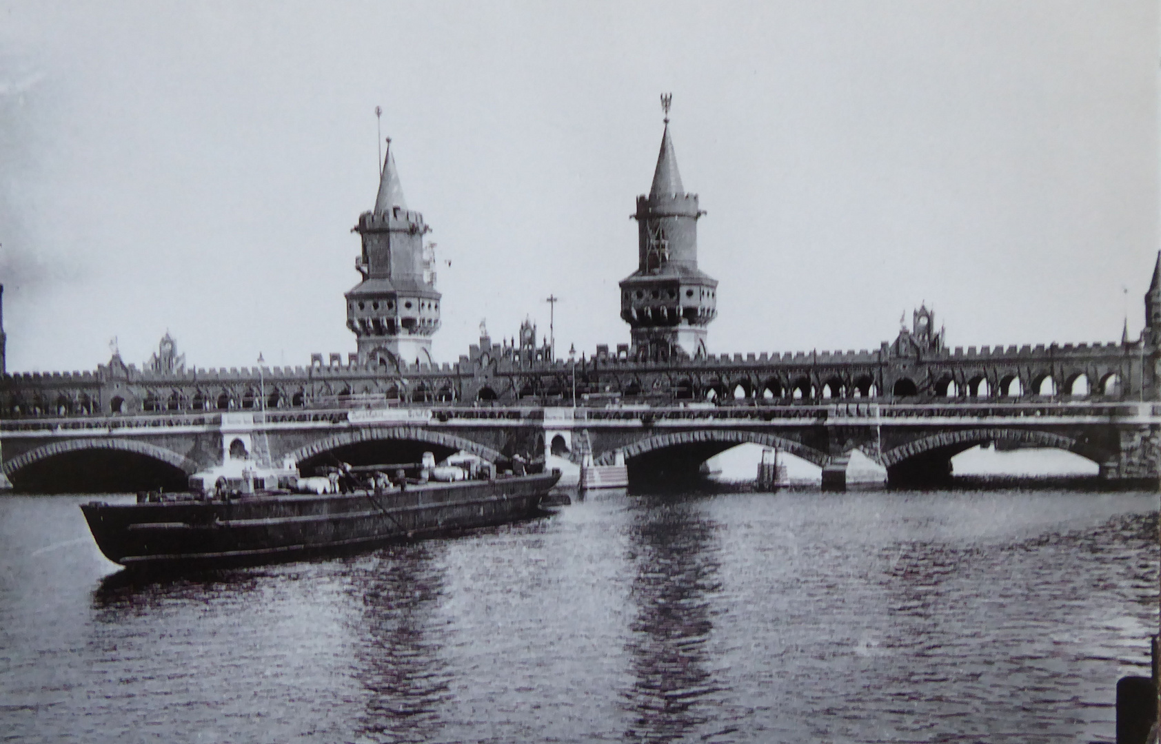 Die Oberbaumbrücke in Berlin