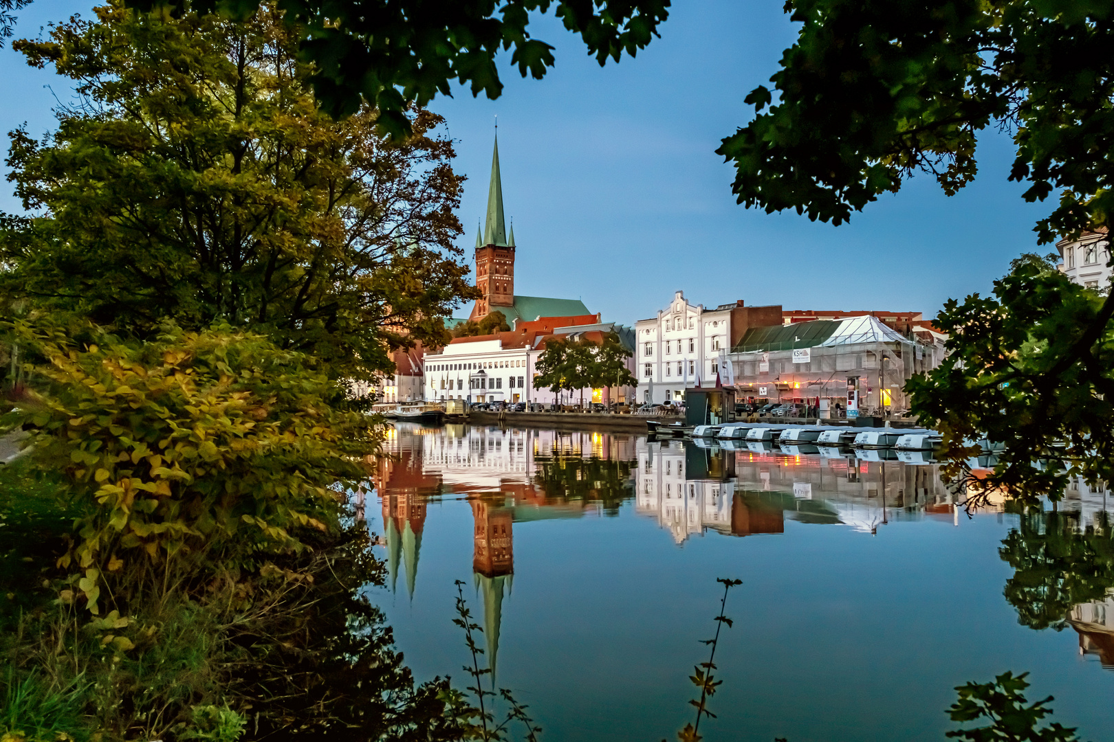 Die Obertrave im Spiegel