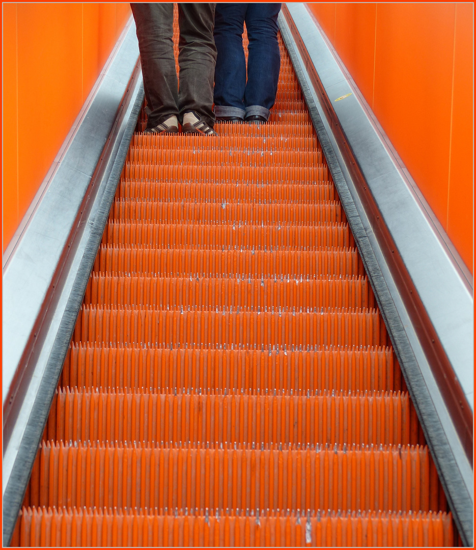 die orange - rote Treppe