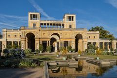 Die Orangerie im Herbstlicht