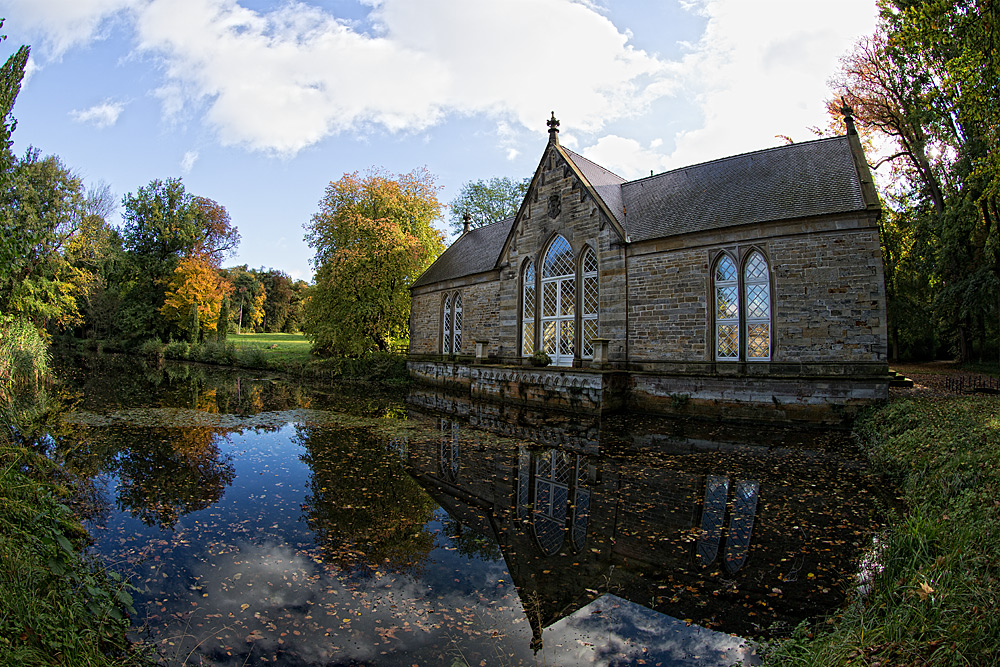 Die Orangerie im schönen Herbst