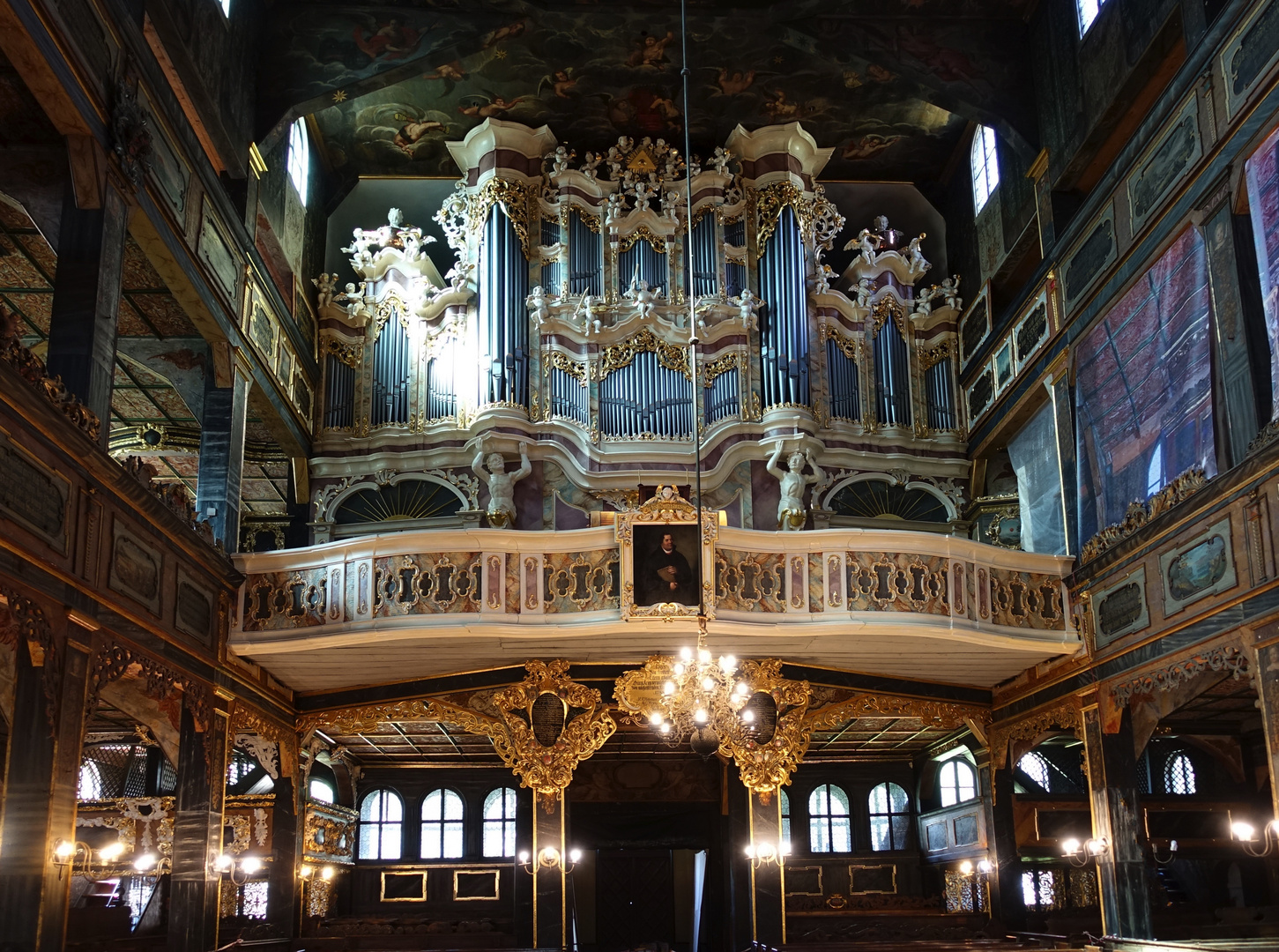 die Orgel in der Friedenskirche