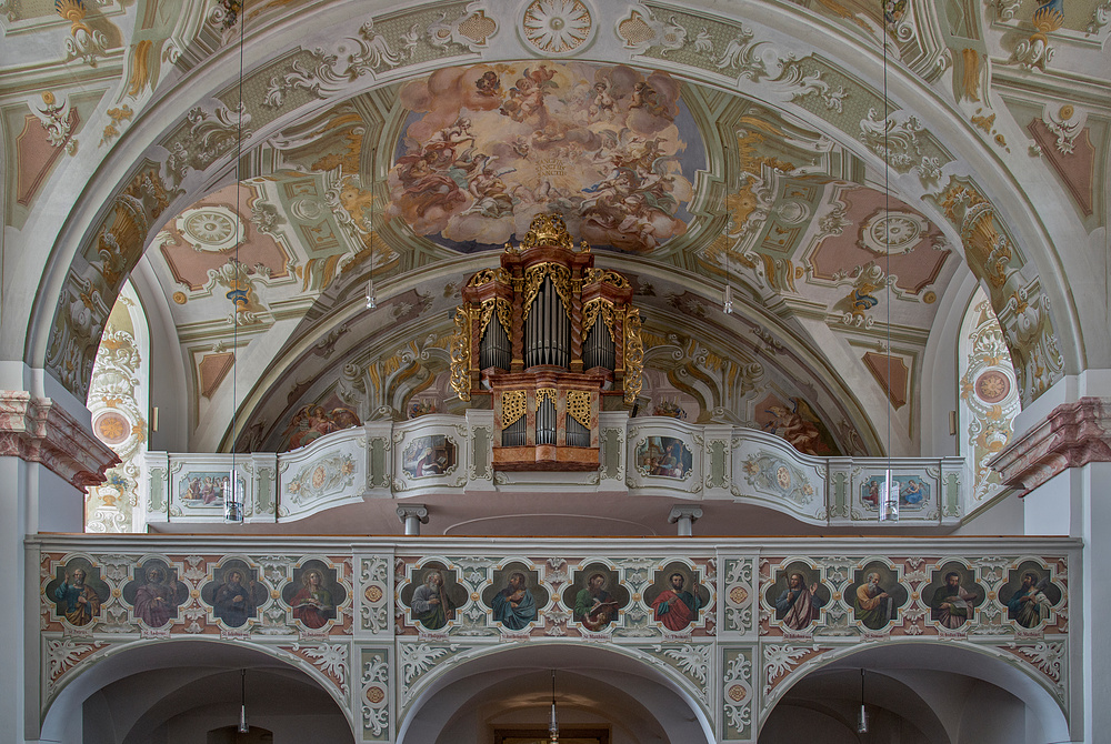 Die Orgel (nicht ganz so verloren) in der Kirche Hartkirchen