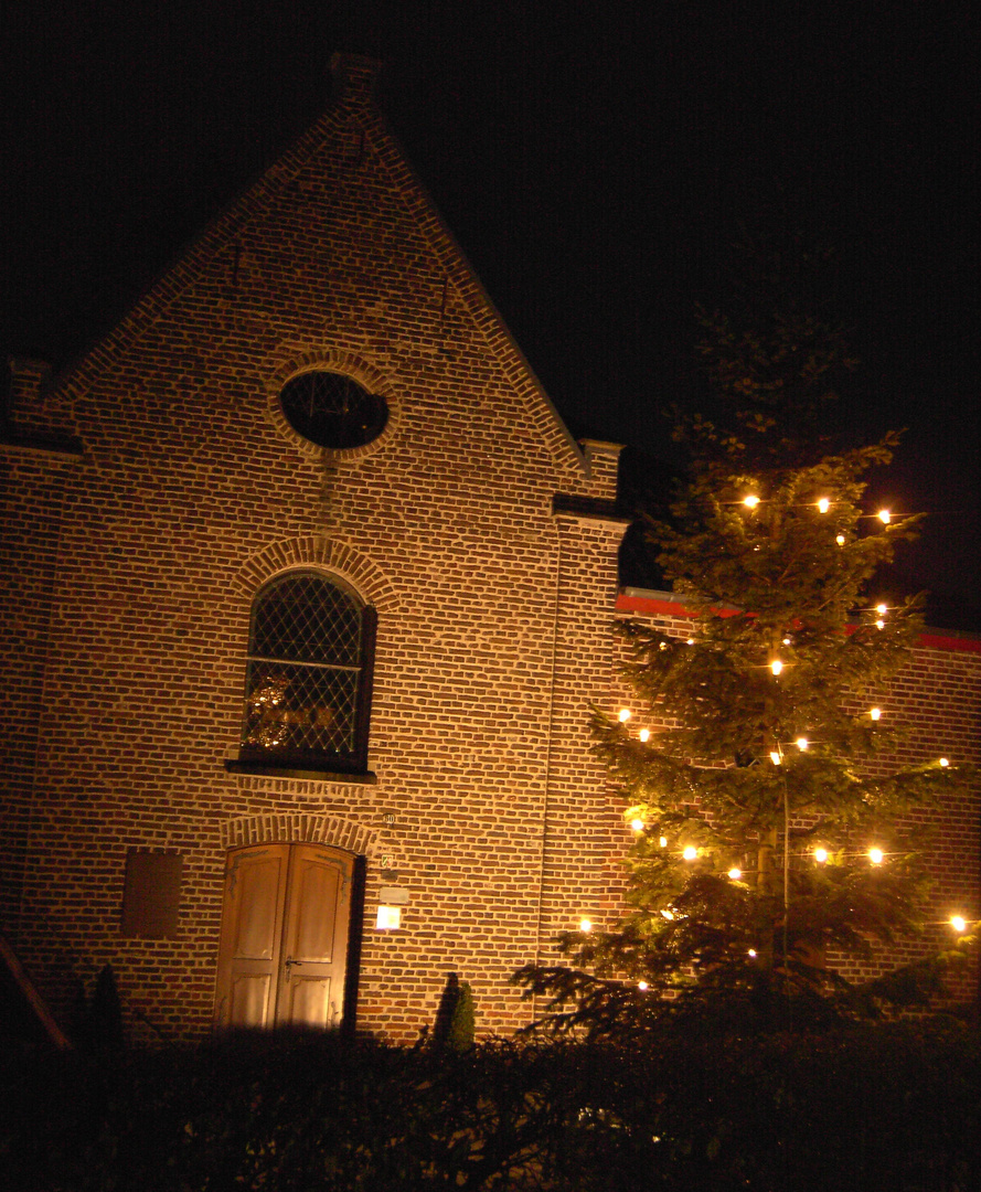 Die Ossenberger Schloßkapelle im weihnachtlichen Glanz