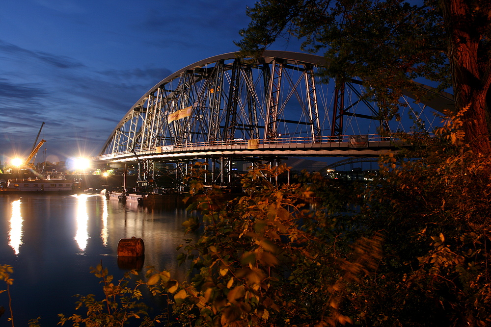 Die Osthafenbrücke