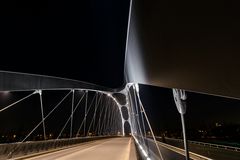 Die Osthafenbrücke greift nach dir 8=