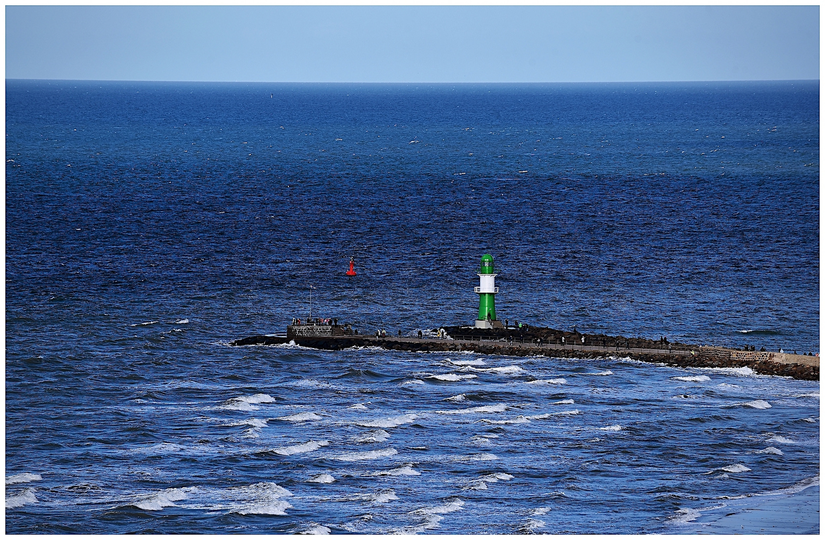 die Ostsee bei Warnemünde