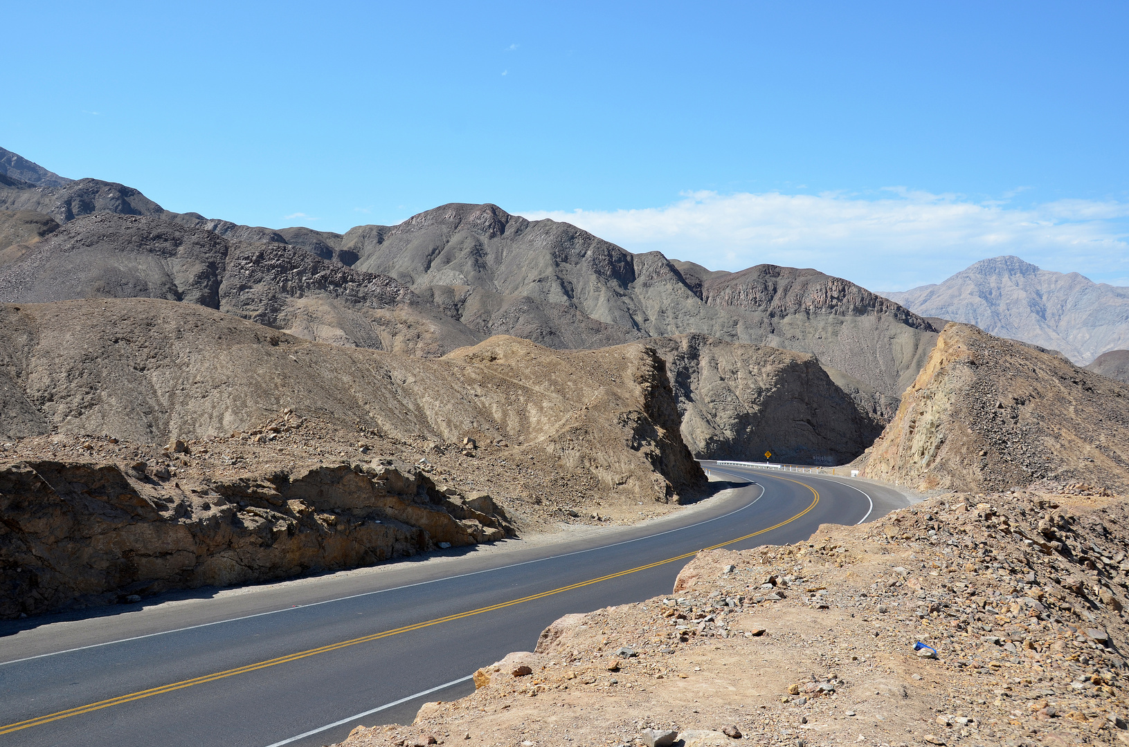 Die Panamericana in der Wüstenregion um Nazca