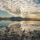 Die Panorama-Spiegelung am Chiemsee.