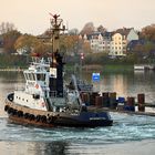 Die PARAT bei der Arbeit an der Schleuse Kiel Holtenau