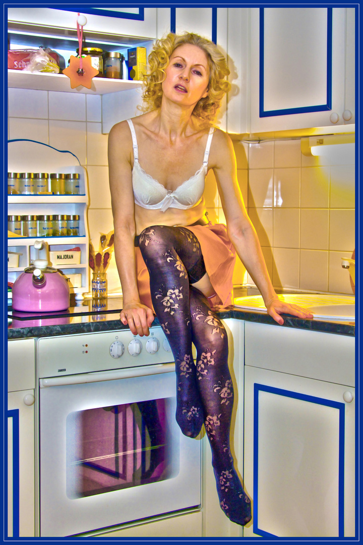 Hausfrau die Arbeit rund um Haus nackt Hausfrau die Arbeit rund um Haus nackt