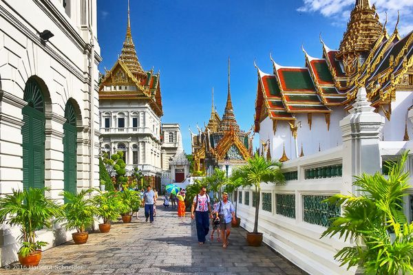 Die Perle Bangkoks:: Königstempel-Anlage bei idealem Fotowetter