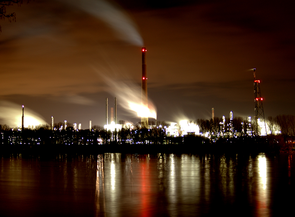 Die Petrochemie in Wesseling-Langzeitbelichtung