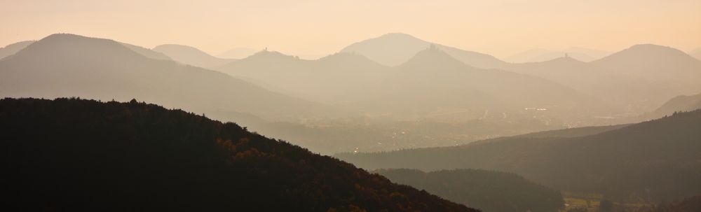 Die Pfälzer Berge von Burg Scharfeneck 1