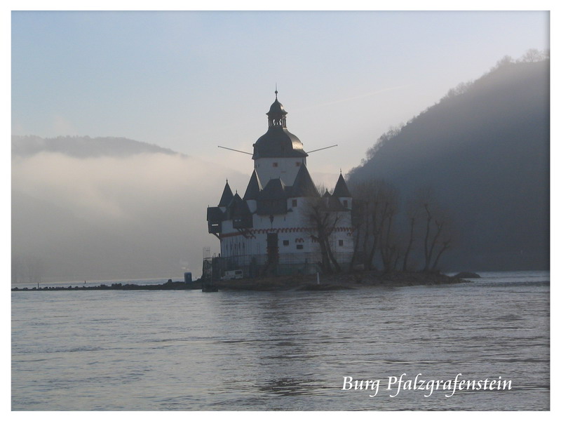 Die Pfalz bei Kaub im Nebel