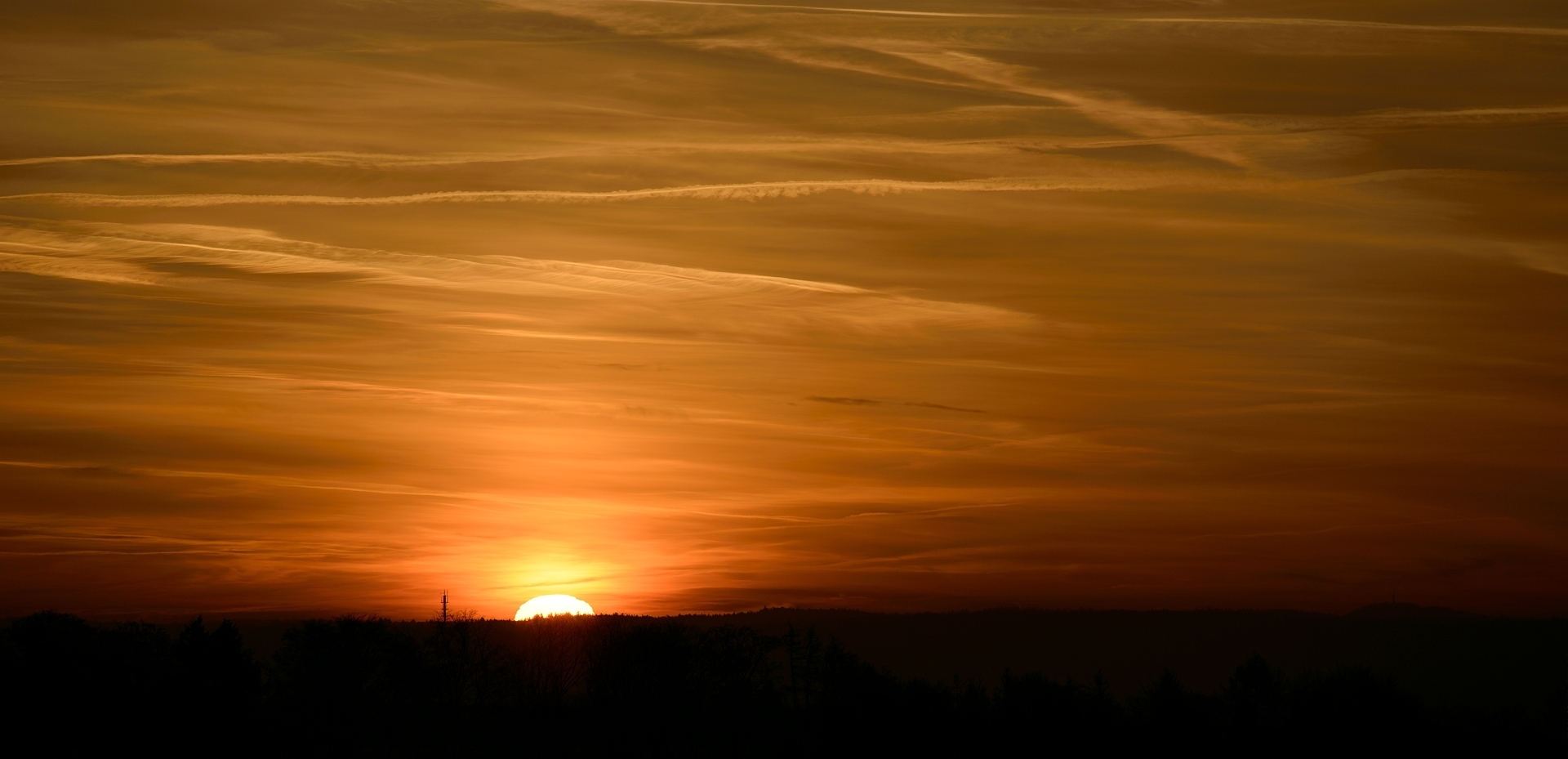 Die Pfalz erwacht. So langsam zeigt sich die Sonne am Horizont.