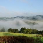 Die Pfalz heute um 8 Uhr 30, unverkennbar geht es Richtung Herbst. Der Ort Wallhalben...